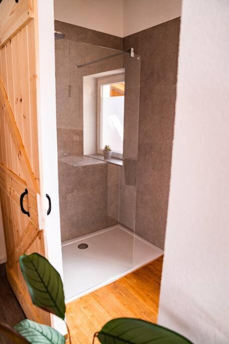 Neu Renoviertes Ferienhaus/Wohnunng Kleine Auszeit Sonnenbühl Екстериор снимка